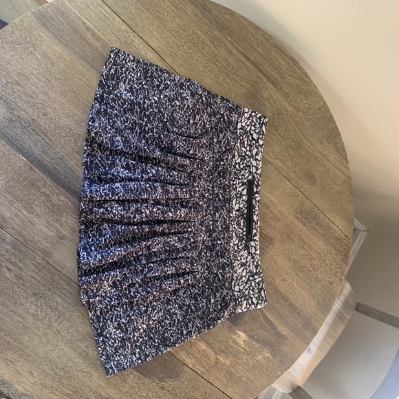 Lululemon skirt - Picture 2 of 3